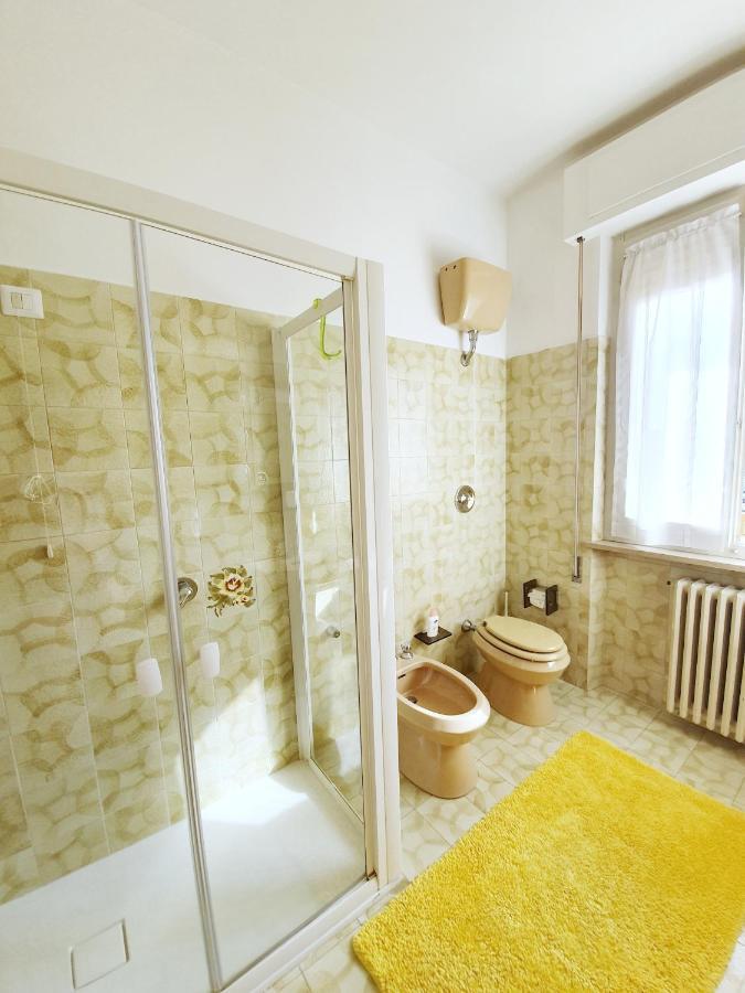 Affittacamere Zona Caserma-Stazione フォリーニョ エクステリア 写真