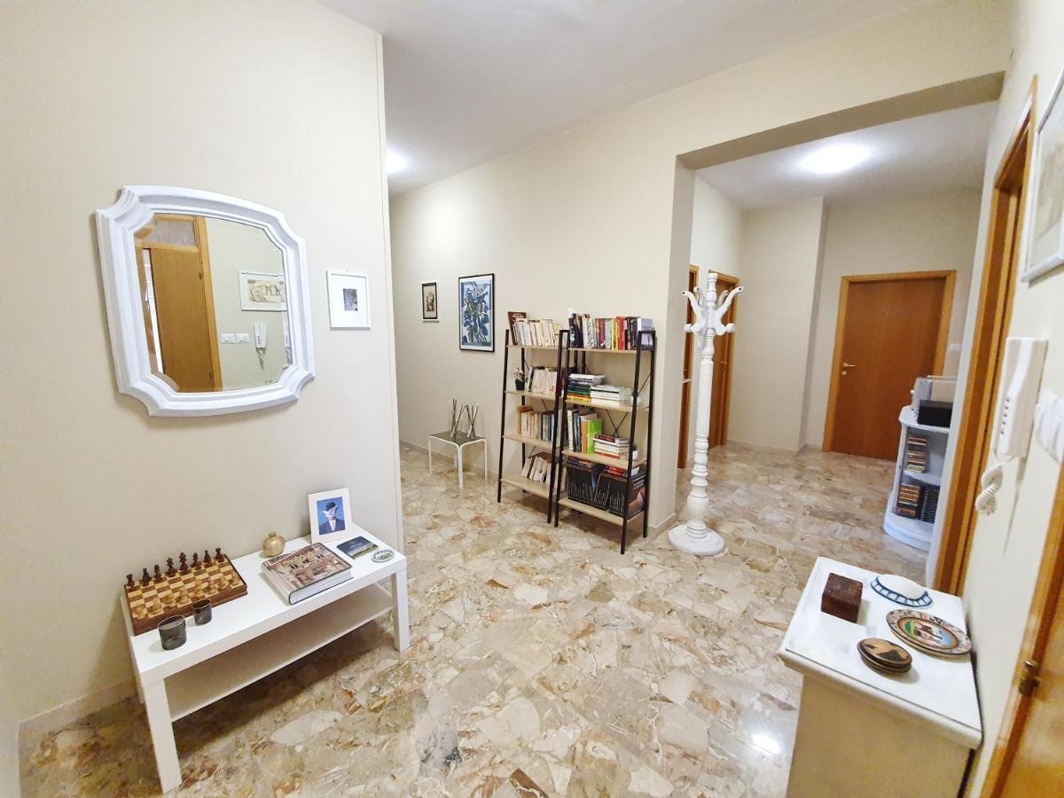 Affittacamere Zona Caserma-Stazione フォリーニョ エクステリア 写真